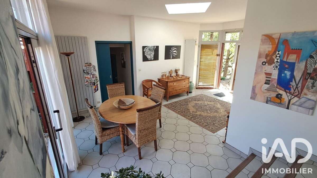 Photo 3 - Maison à BURES-SUR-YVETTE