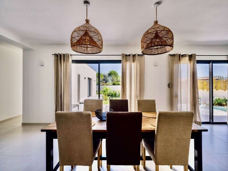 Maison à L&#039;ISLE-SUR-LA-SORGUE