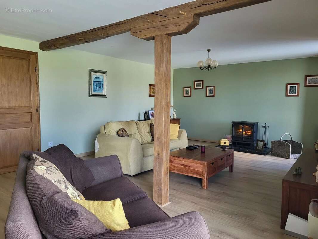 Maison à SAINT-PRIEST-LA-PLAINE