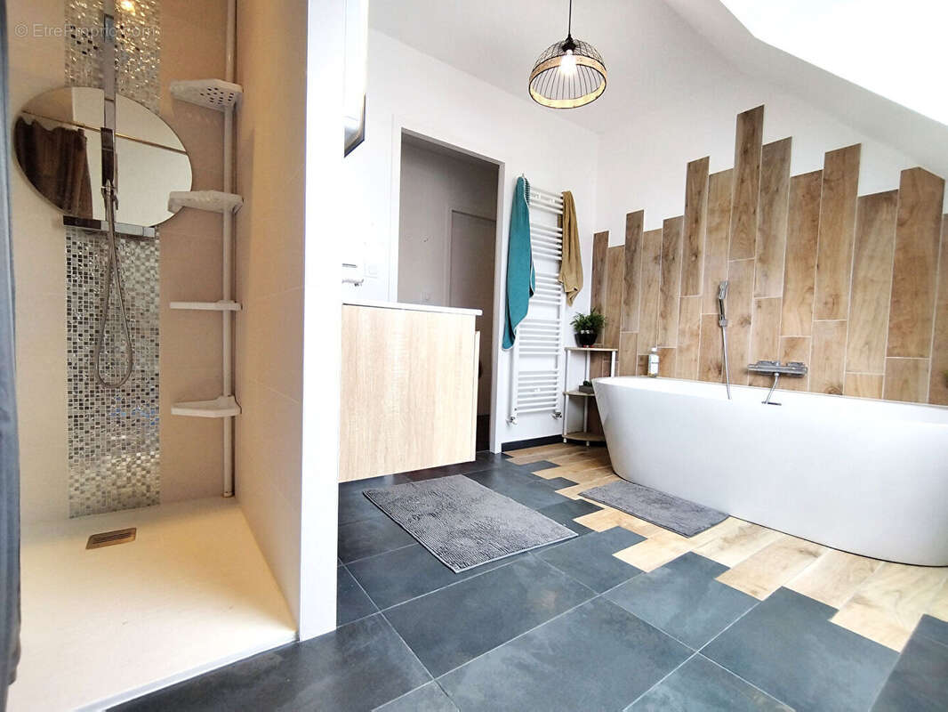 Maison à LA VILLE-AUX-DAMES