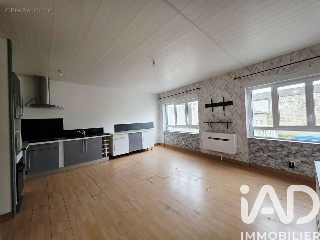 Maison 90 m² à Rouillac  - photo 3