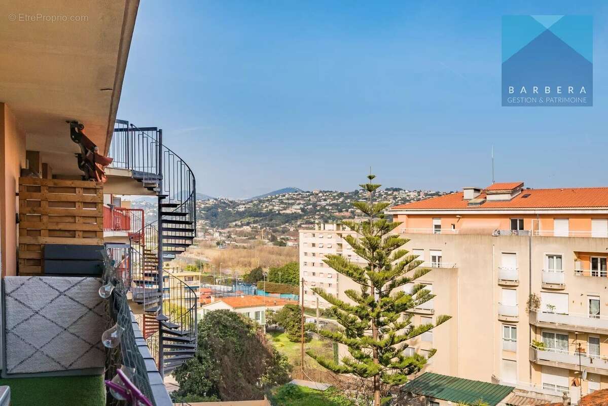 Appartement à SAINT-LAURENT-DU-VAR