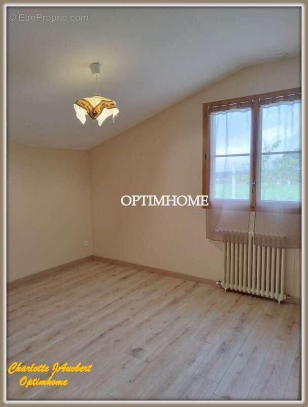 Maison à LA ROCHE-CHALAIS