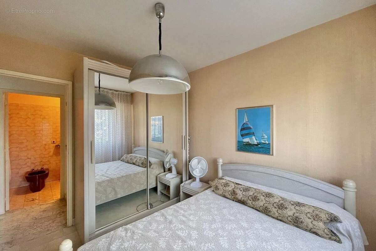 Appartement à SAINT-LAURENT-DU-VAR