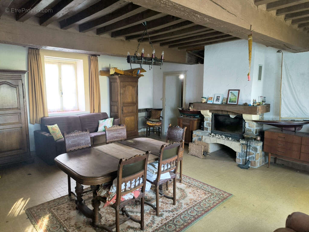 Maison à MONTREUILLON