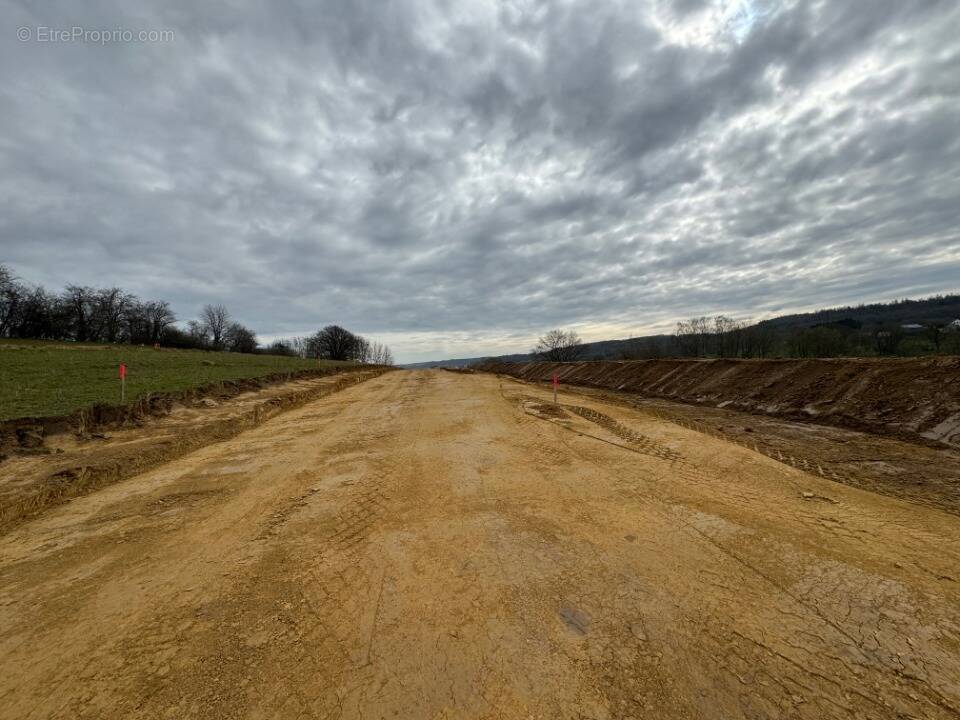 Terrain à REDANGE