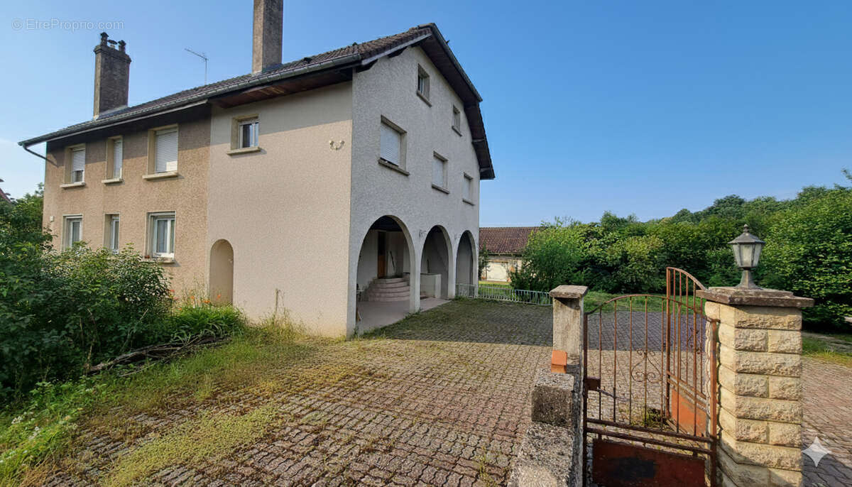 Appartement à DAMPIERRE