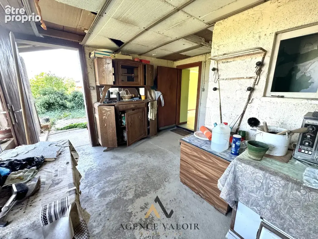 Maison à rénover avec grange, deux garages et une écurie - photo 17