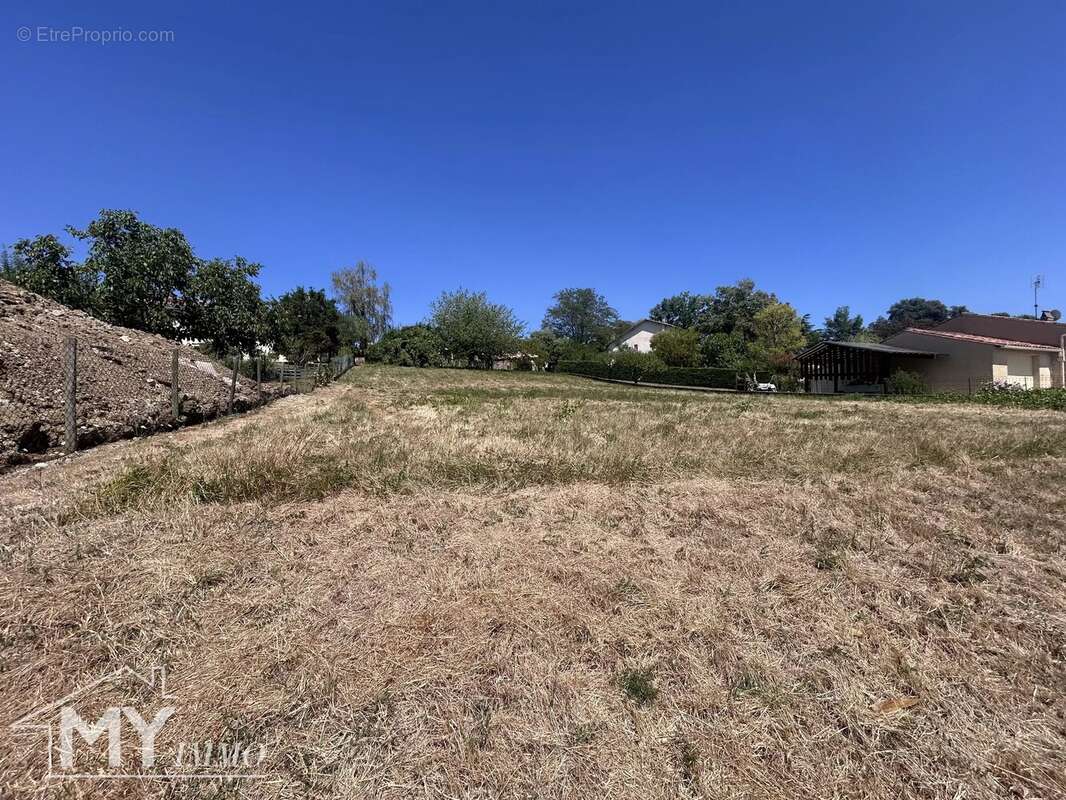 SAINT MÉARD DE GURÇON - Terrain constructible de 1 370 m² - photo 3