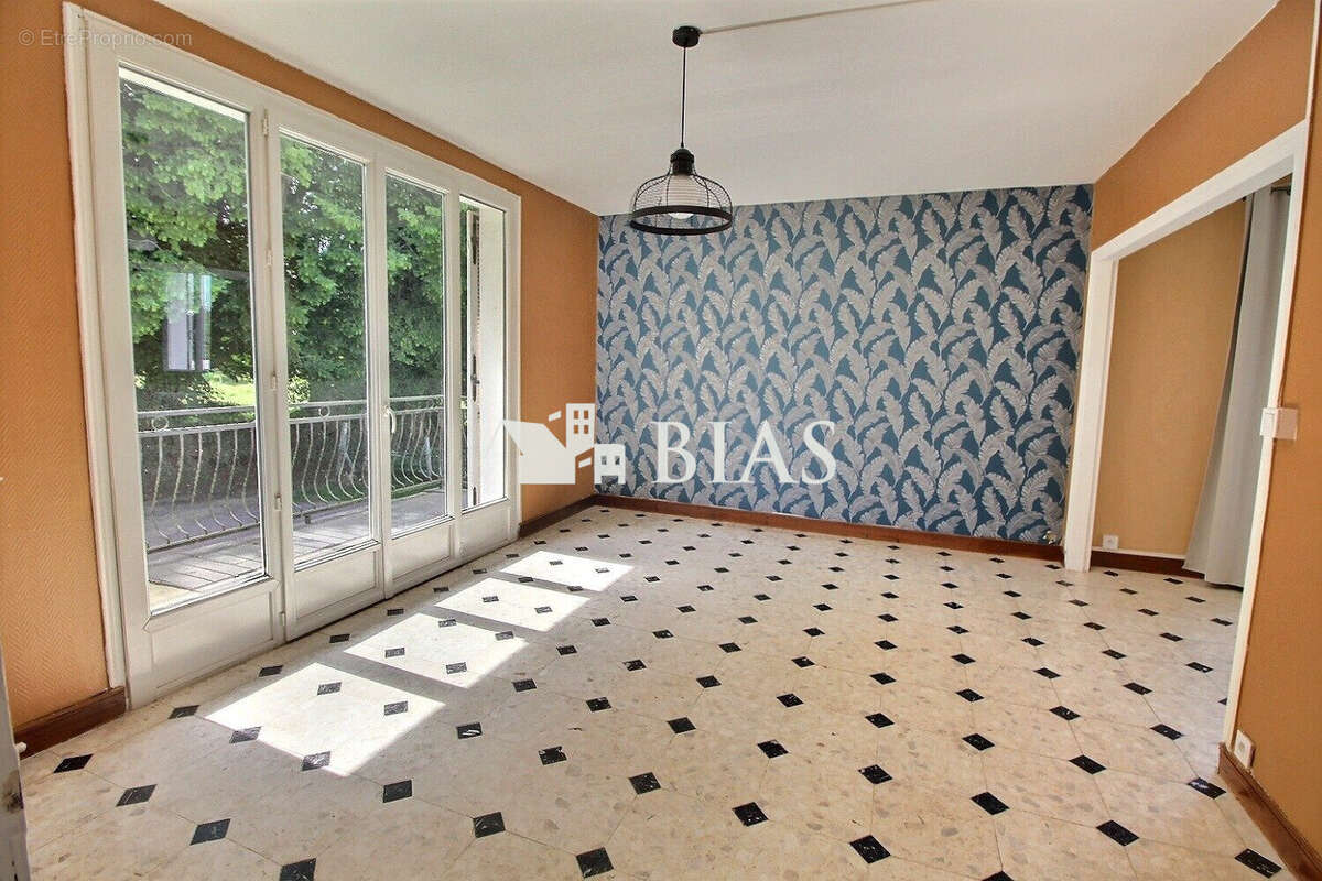 Maison à SAINT-JEAN-DU-CARDONNAY