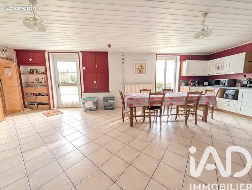 Maison 243 m² à Bougon  - photo 5