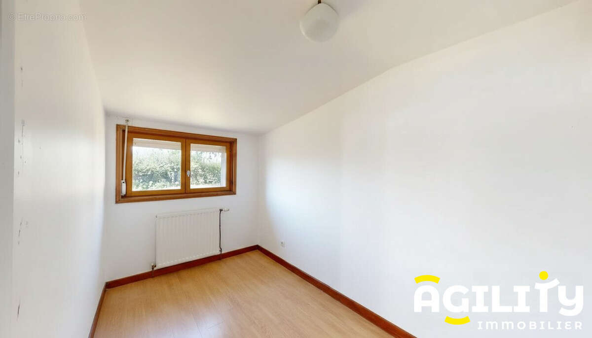 Maison 223 m² à Hecq  - photo 8