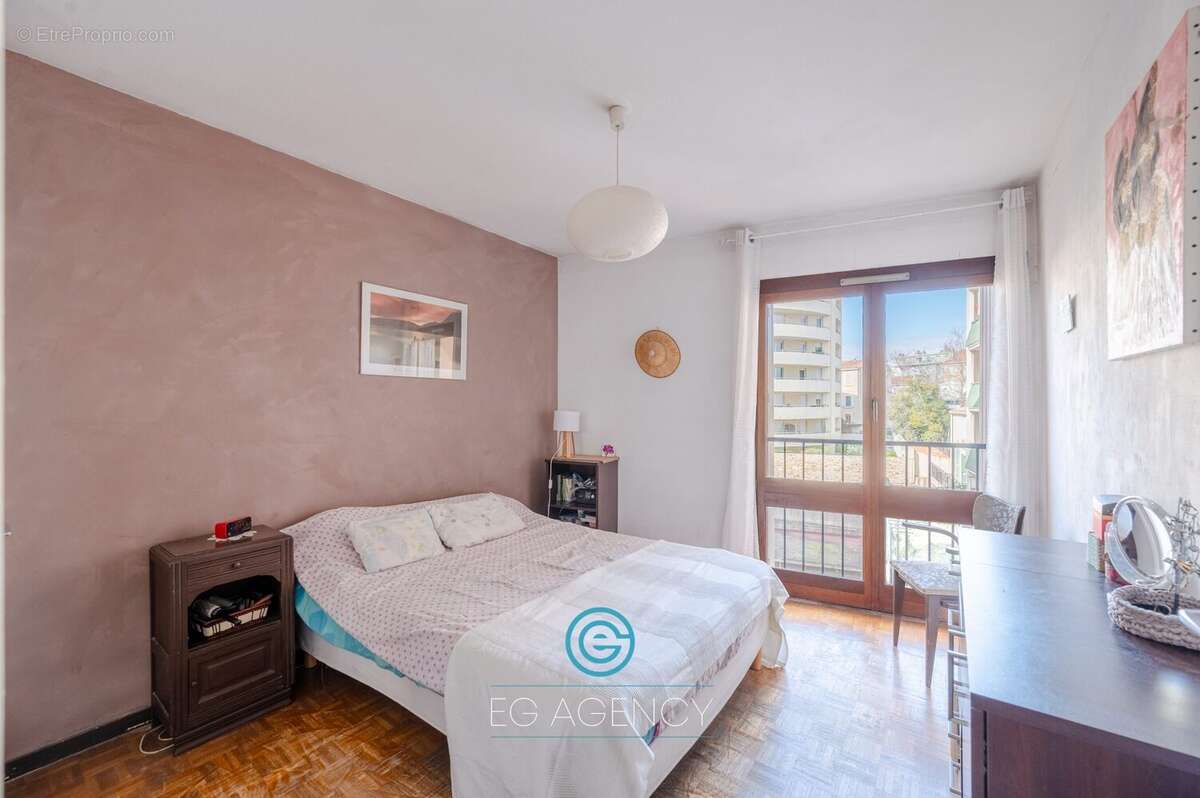 Appartement à MARSEILLE-4E