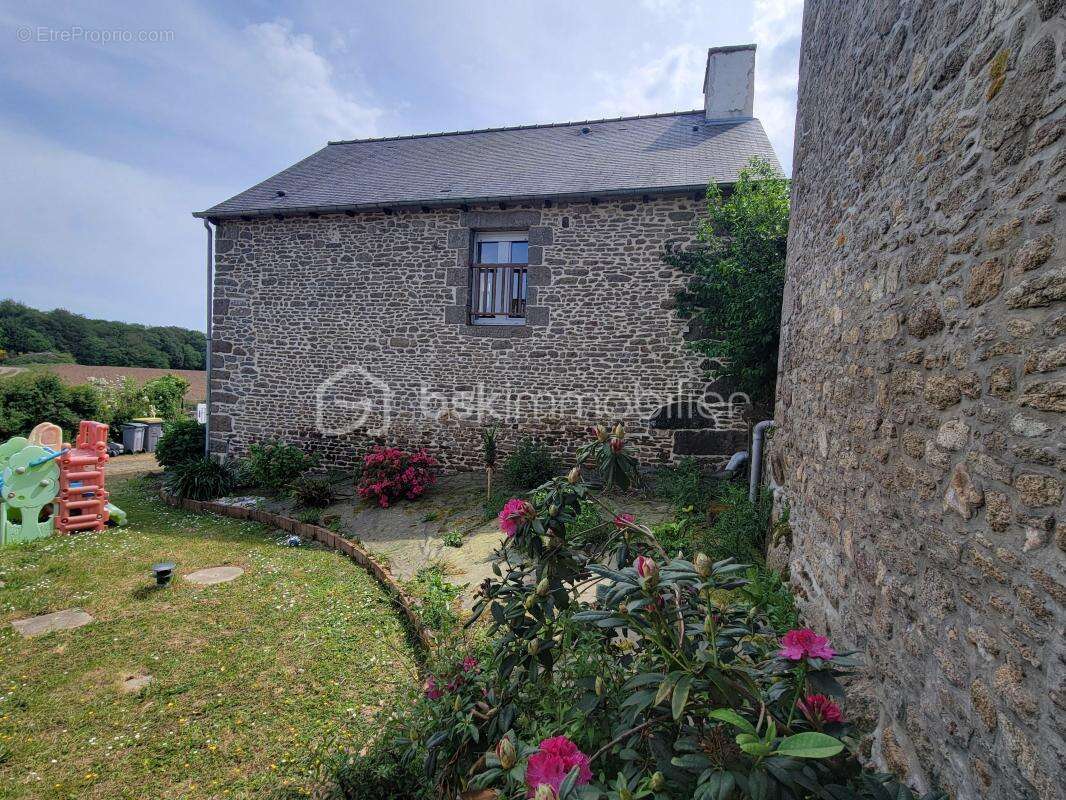 Maison à MENEAC