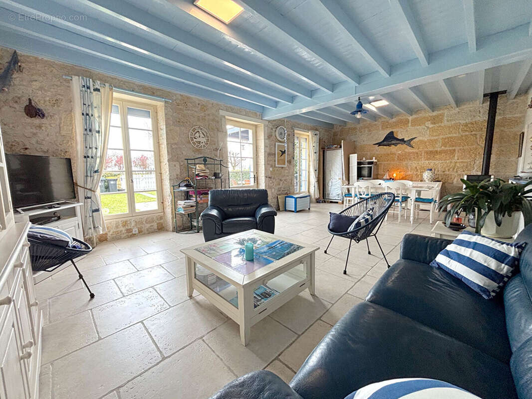 Maison à MORTAGNE-SUR-GIRONDE