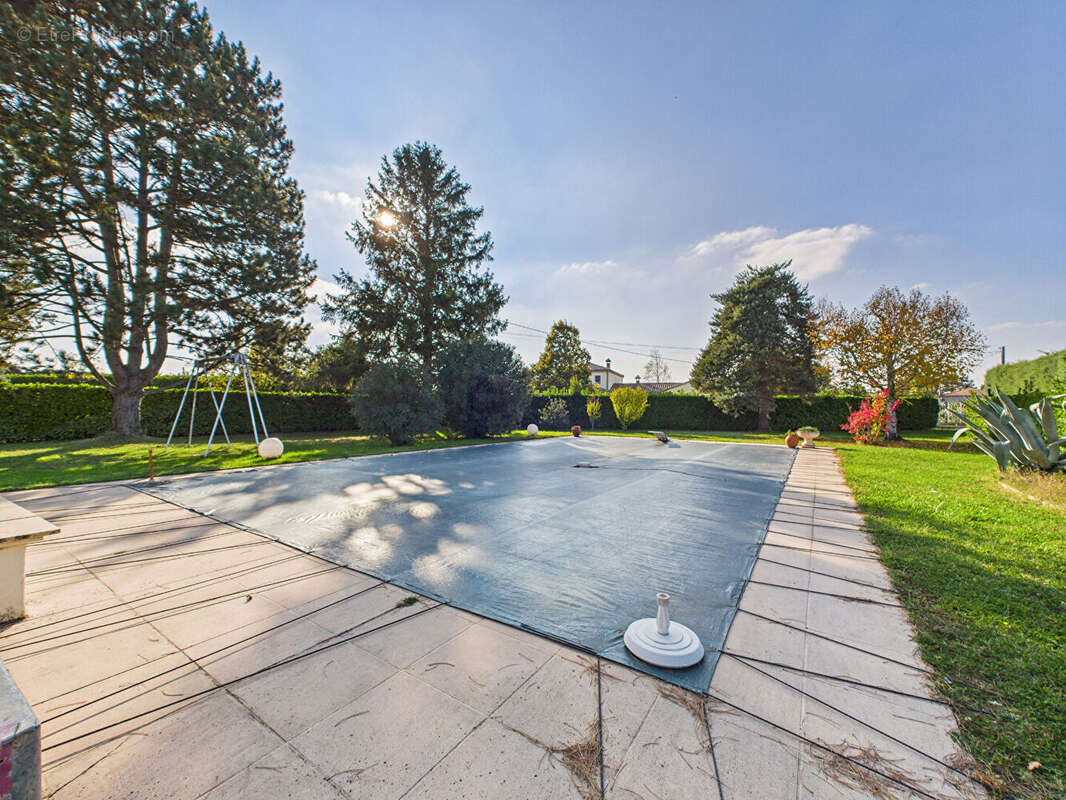 Maison à CHATEAUNEUF-SUR-ISERE