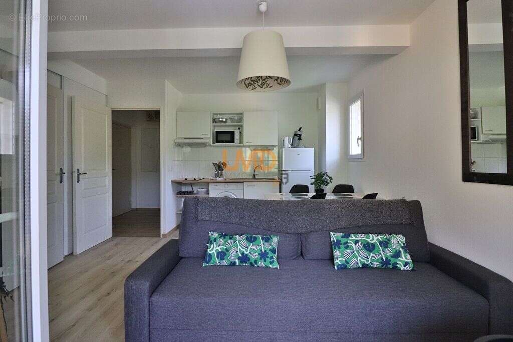 Appartement à AVENE