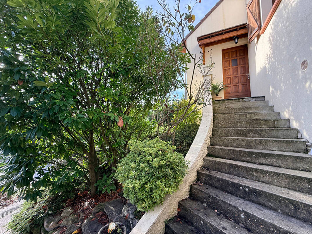 Maison à MEZY-SUR-SEINE