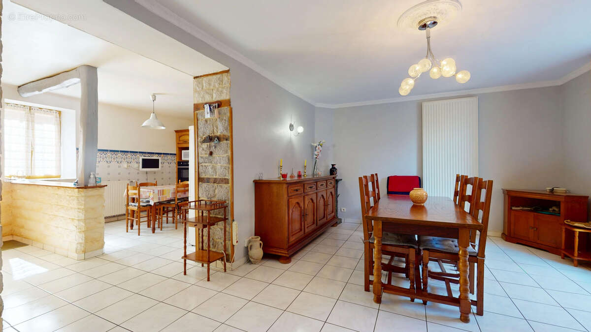 Maison à AVANNE-AVENEY