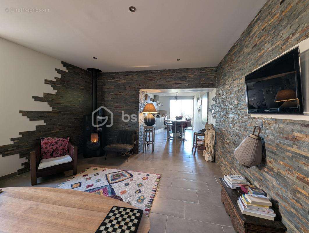 Maison à MONTPEYROUX