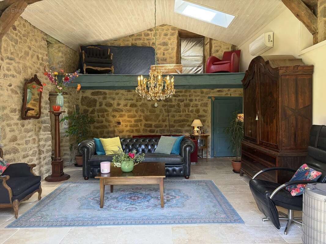 Appartement à SAINT-SYMPHORIEN-DE-MAHUN