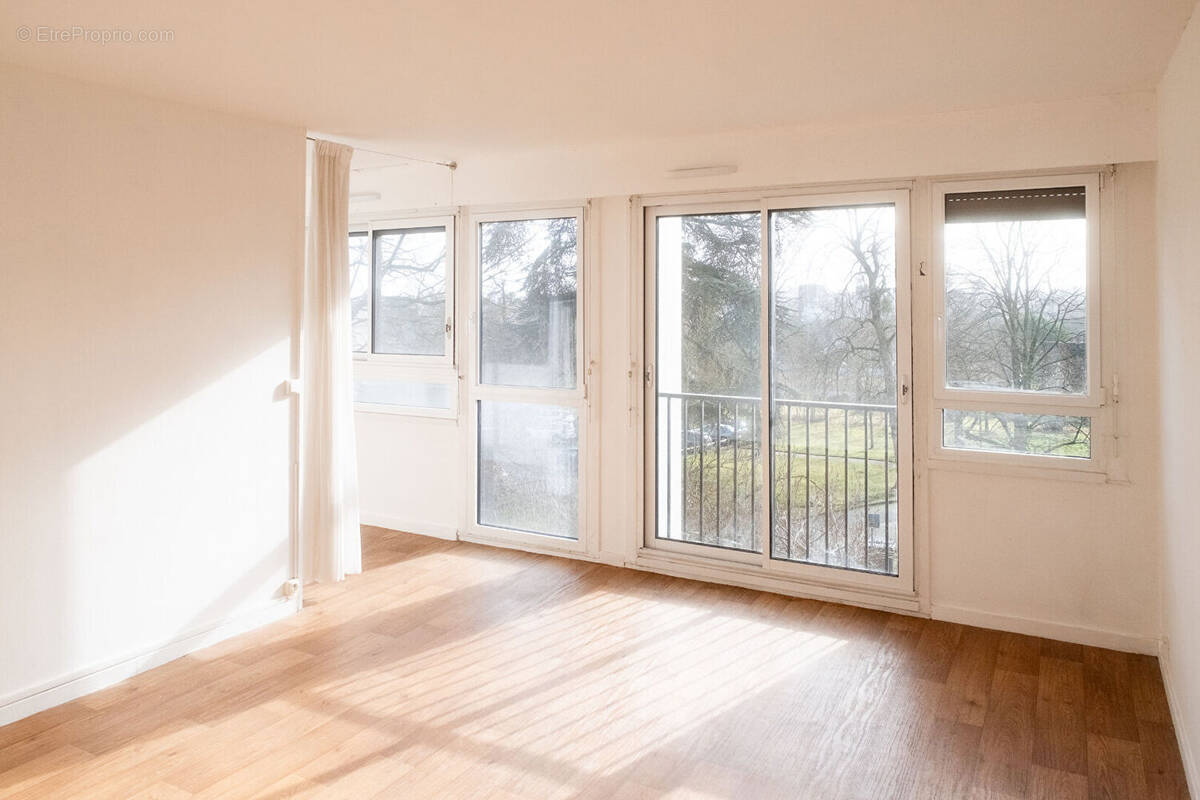 Appartement à VERRIERES-LE-BUISSON