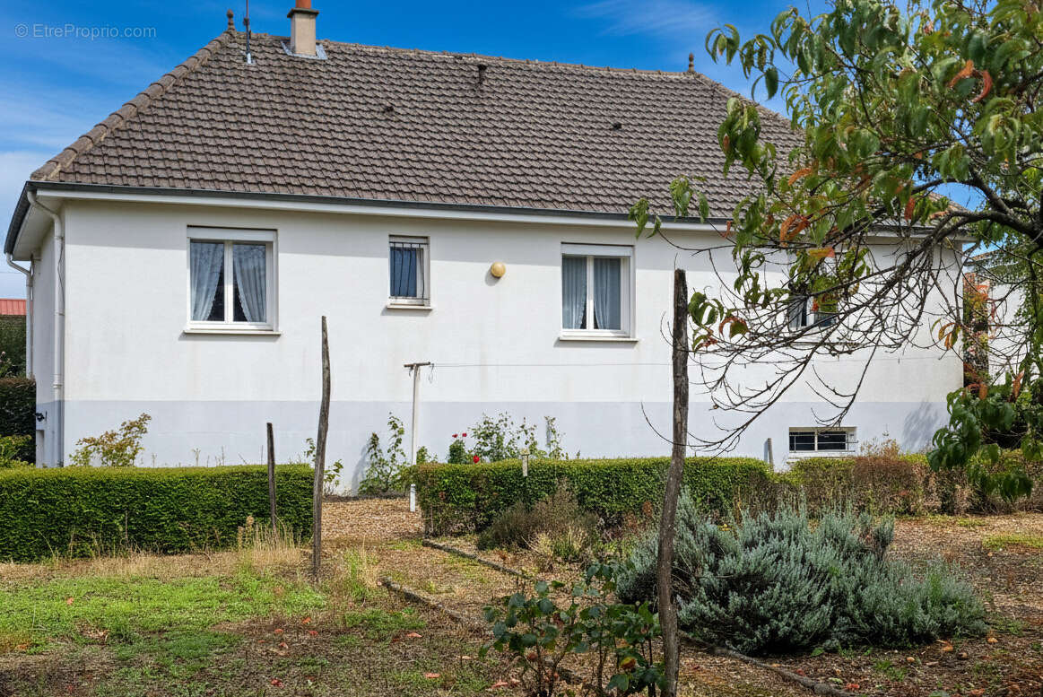 Maison à DANGE-SAINT-ROMAIN