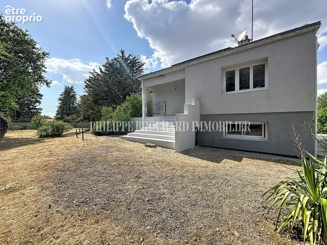 Maison 140 m² à Saint-Florent-Des-Bois  - photo 4