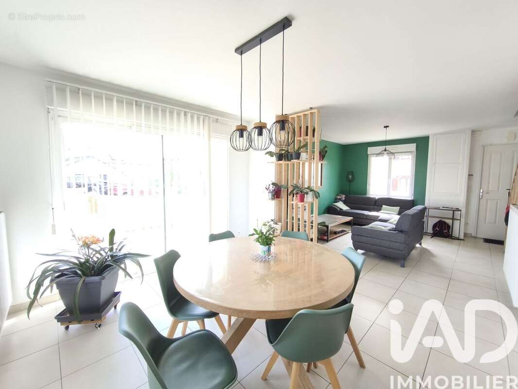 Maison 110 m² à Peroy-Les-Gombries  - photo 3