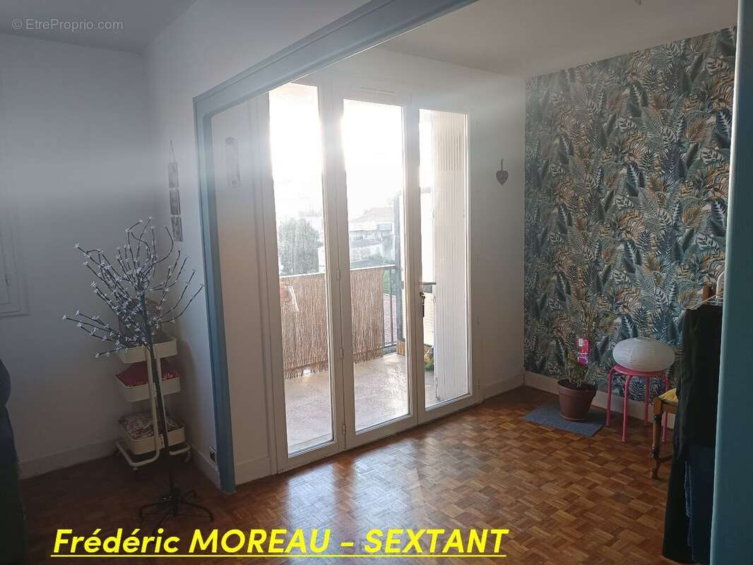 Dans résidence calme et bien entretenue en hyper centre, venez découvrir ce beau T4 avec balcon et garage - photo 3