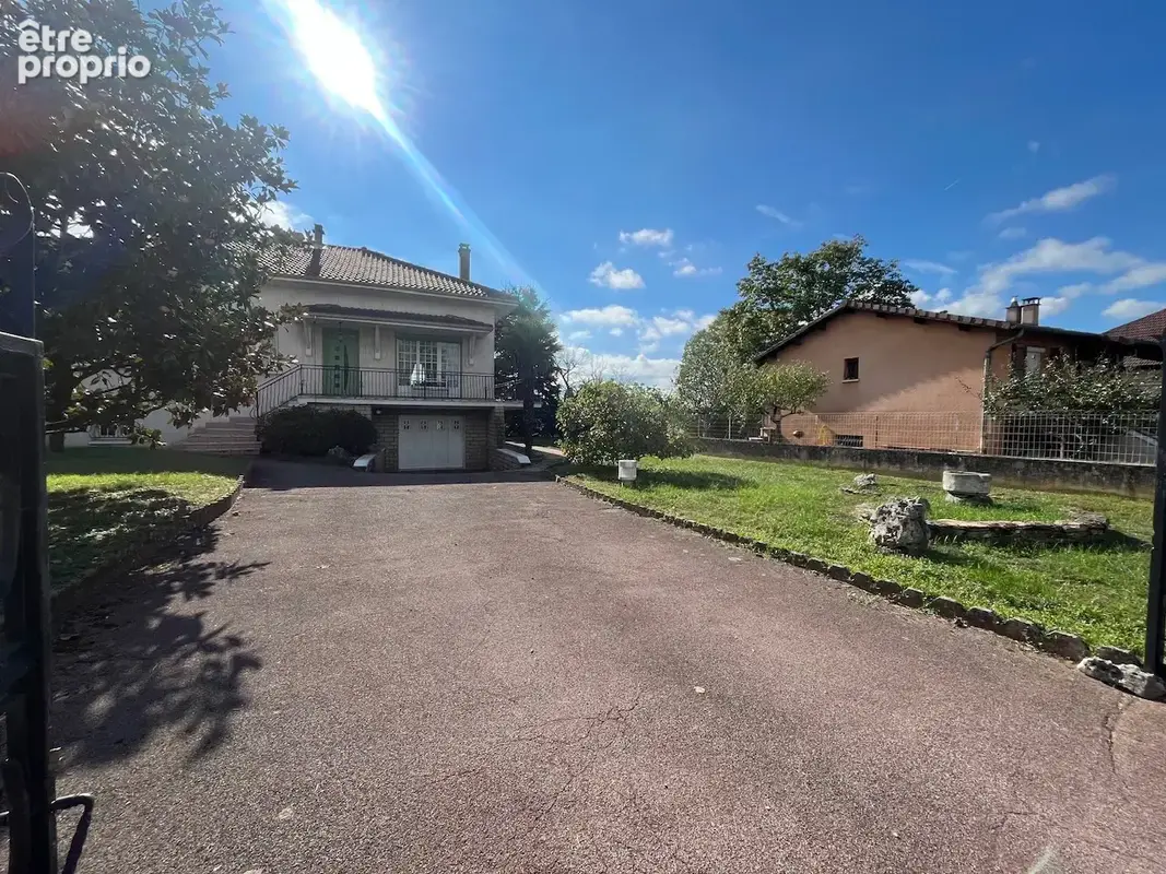 Maison familiale de 110 m2 sur un terrain de plus de 2 000 m2   Corbas - photo 7
