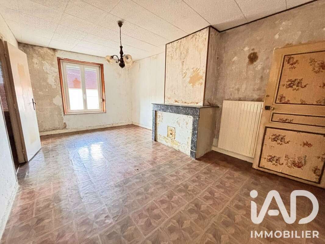 Maison 356 m² à Lay-Saint-Christophe  - photo 7