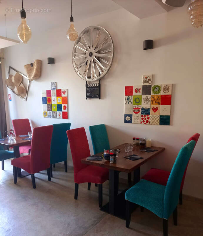 Commerce à AIGUES-VIVES