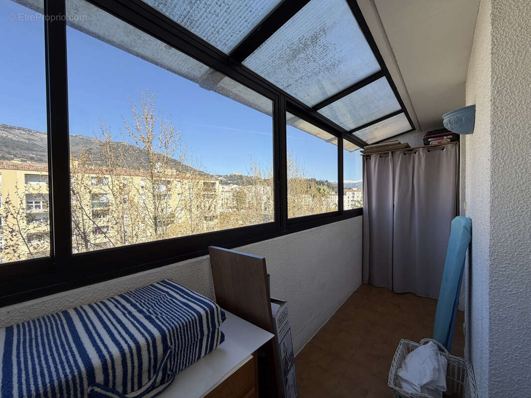 Appartement à CARROS