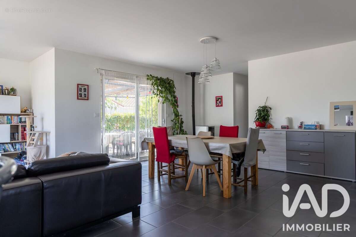 Maison 113 m² à Blyes  - photo 2