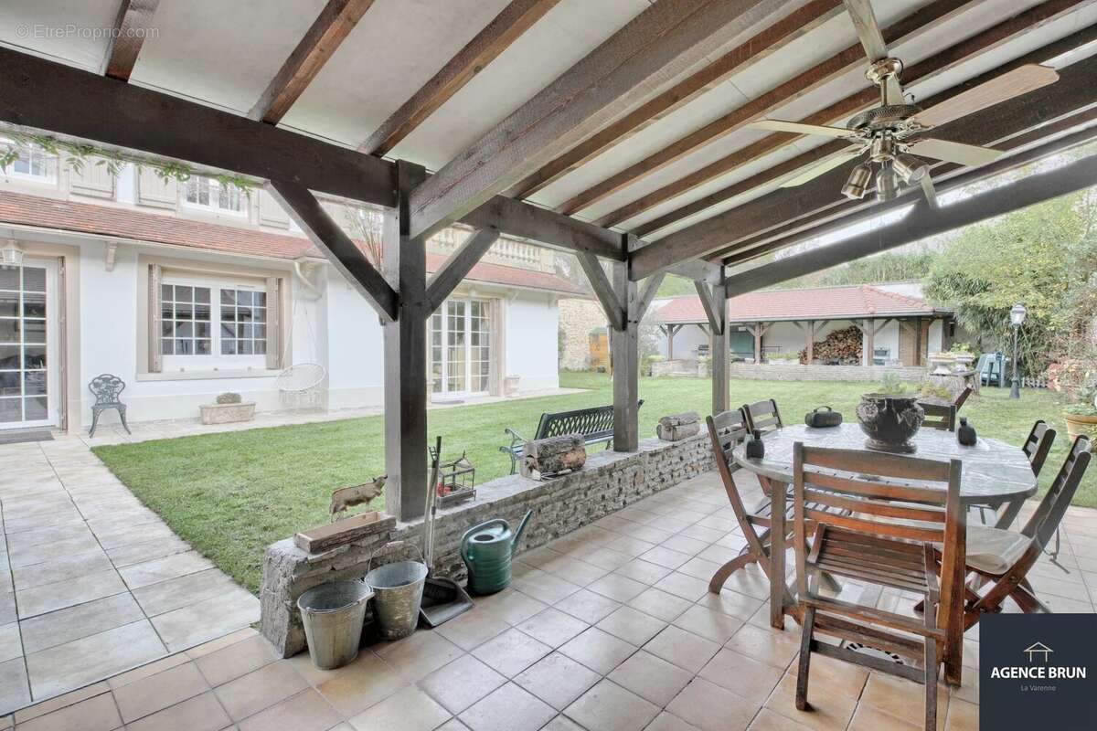 Maison à SAINT-MAUR-DES-FOSSES