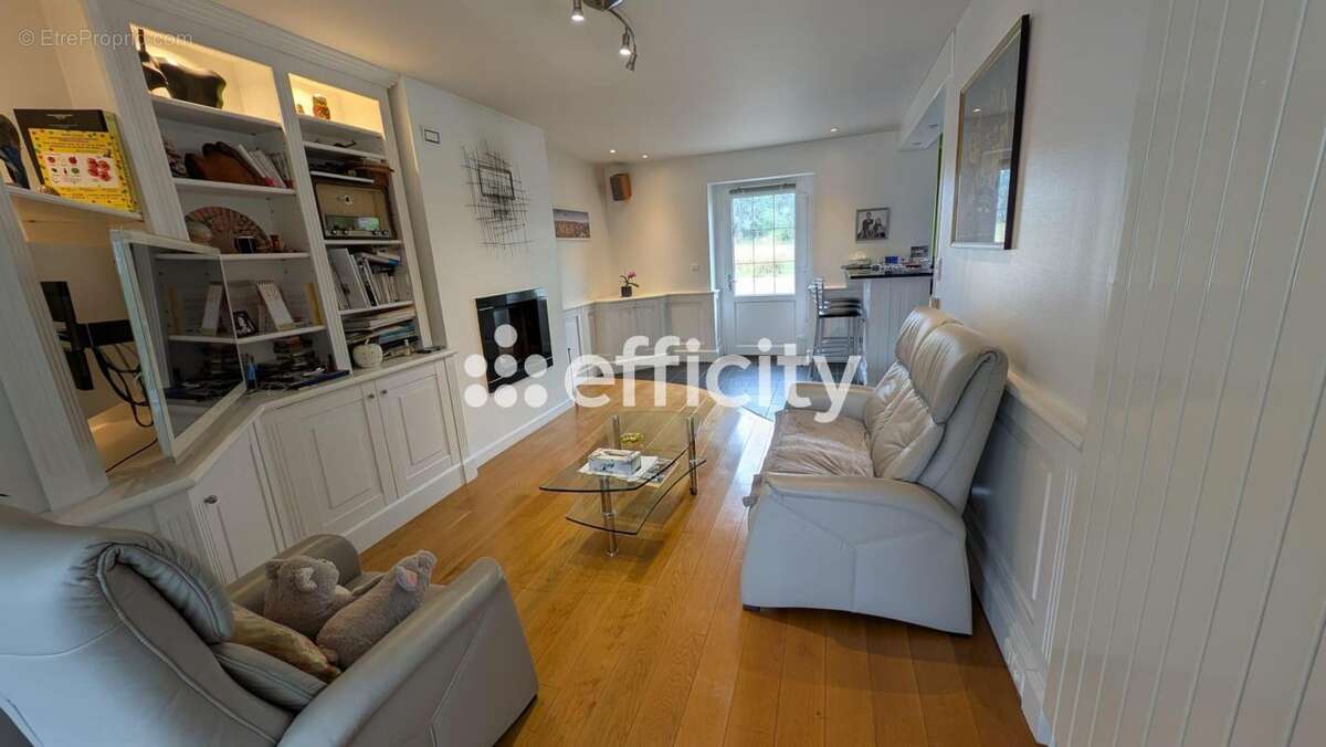 Maison à VAL-D&#039;IZE