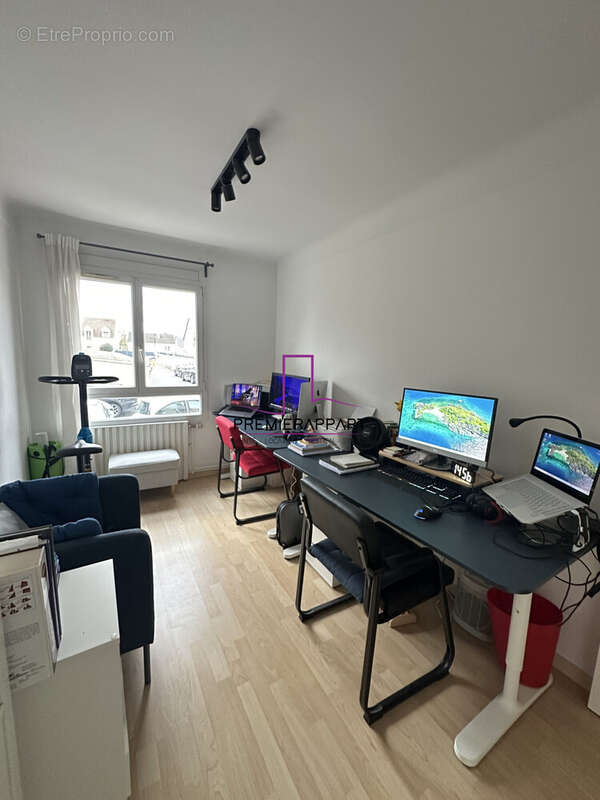 Appartement à SARTROUVILLE