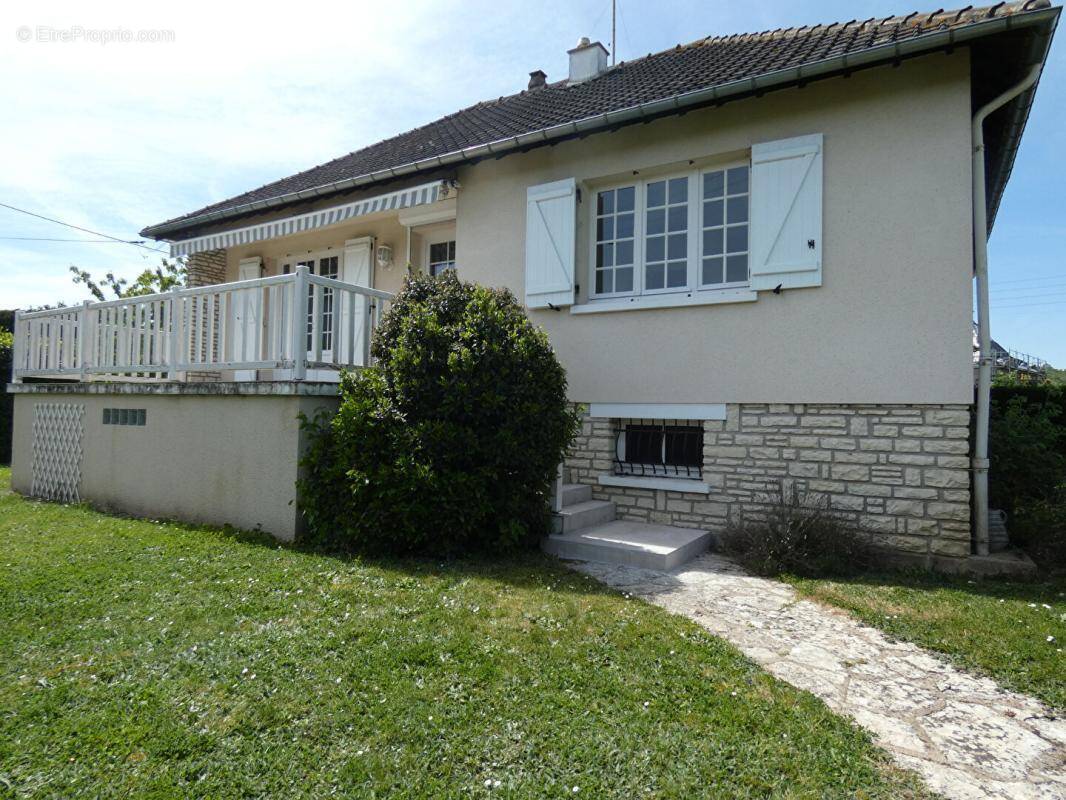Maison à IVRY-LA-BATAILLE