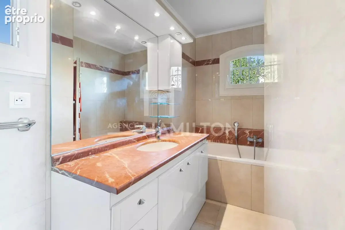 Villa à vendre proche de Valbonne avec vue mer, piscine et 5 chambres - photo 12