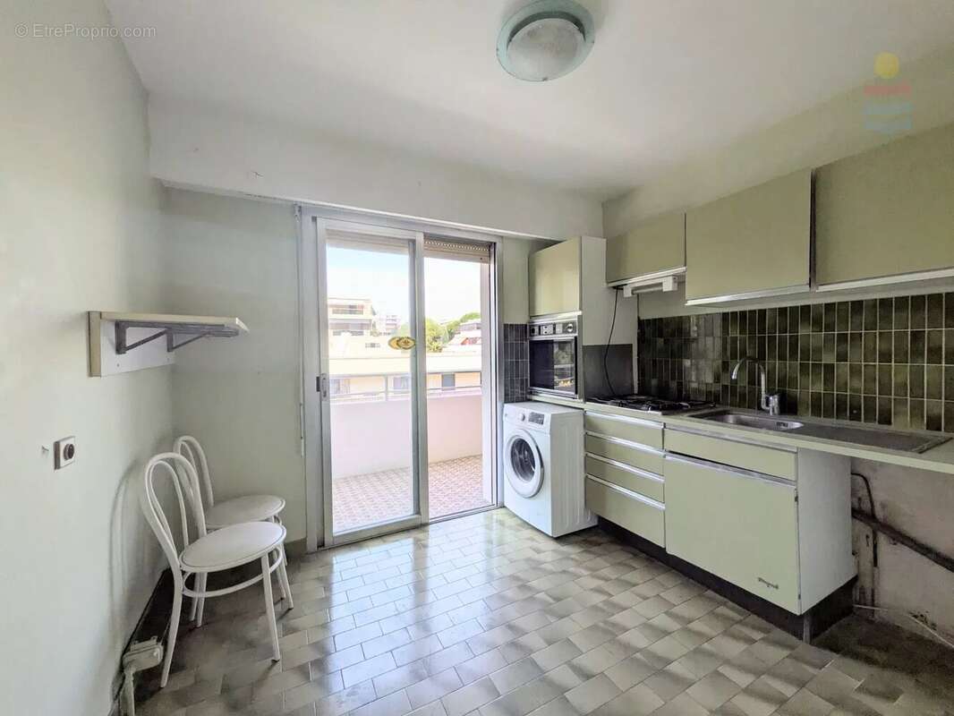 Appartement à SAINT-LAURENT-DU-VAR