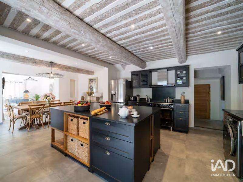 Maison 142 m² à Eygalieres  - photo 4