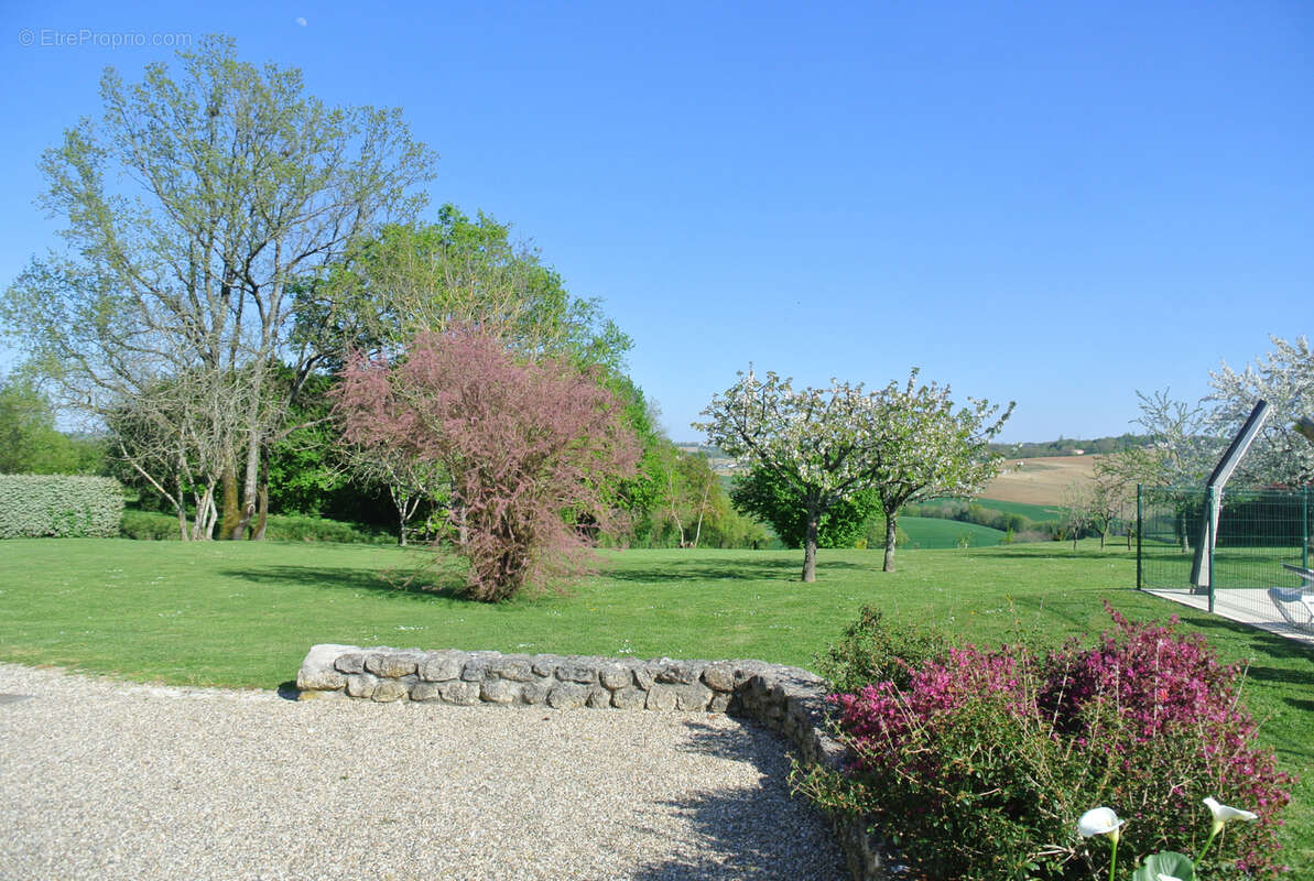 Maison à MAUVEZIN-SUR-GUPIE