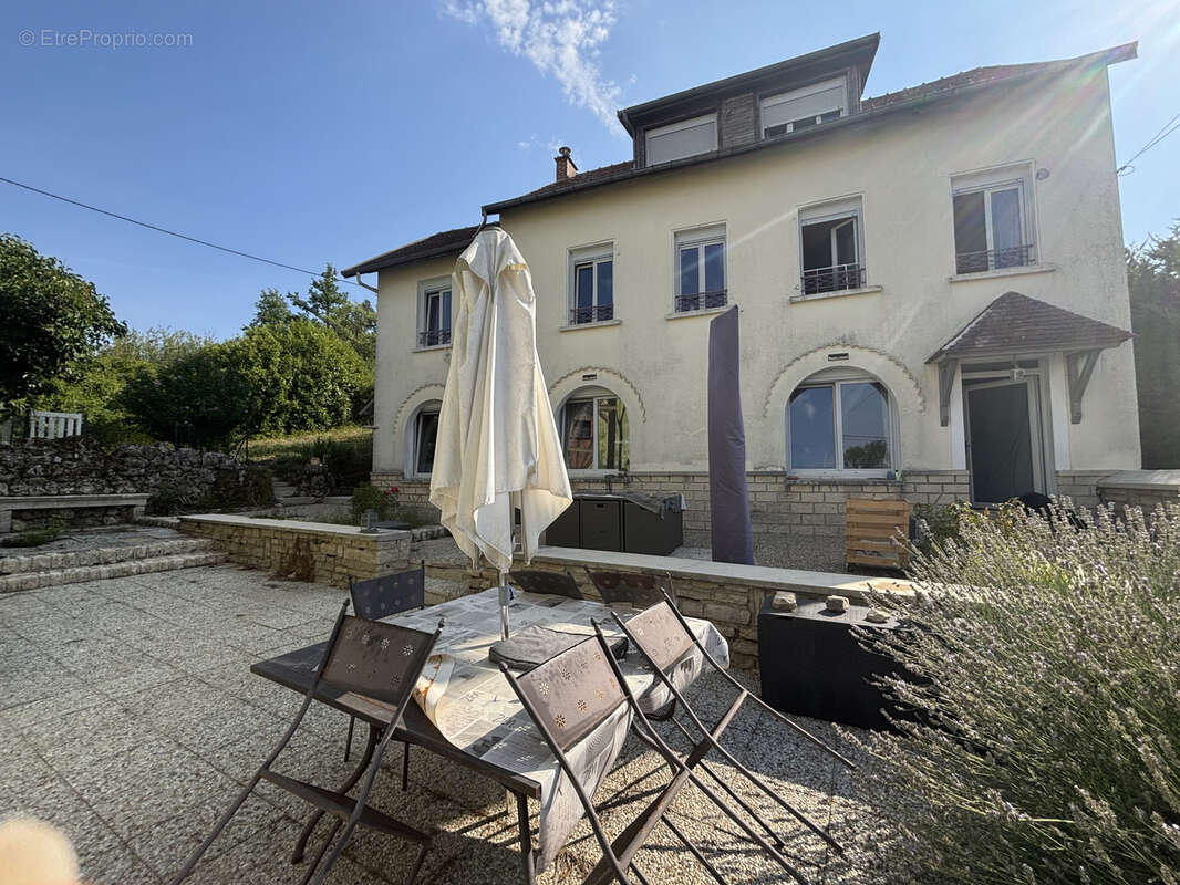 Maison familiale  de 250 m2 au centre du vignoble bourguignon a 10 min de chatillon sur seine (21) - photo 2
