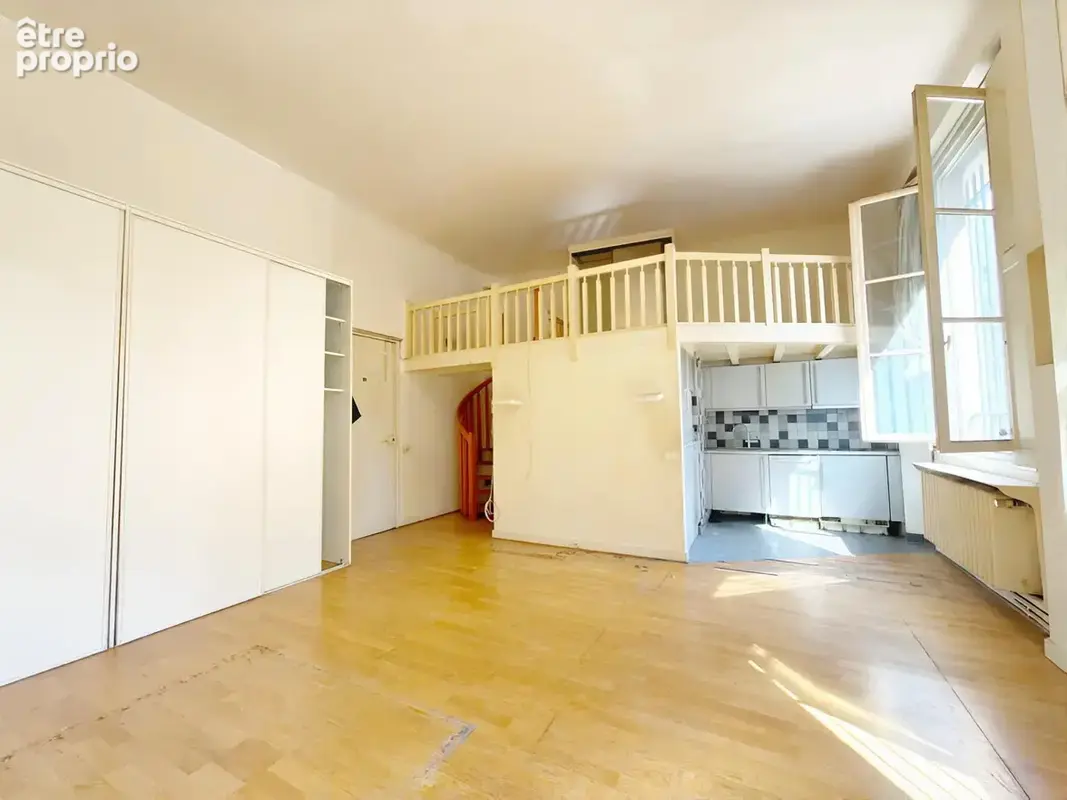 Grand studio avec très belle hauteur sous plafond - photo 3