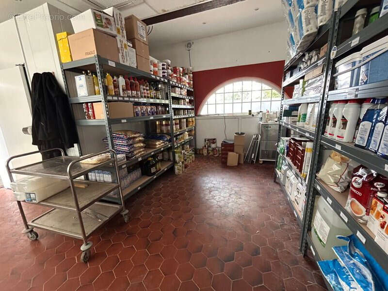 Commerce à FLEURANCE