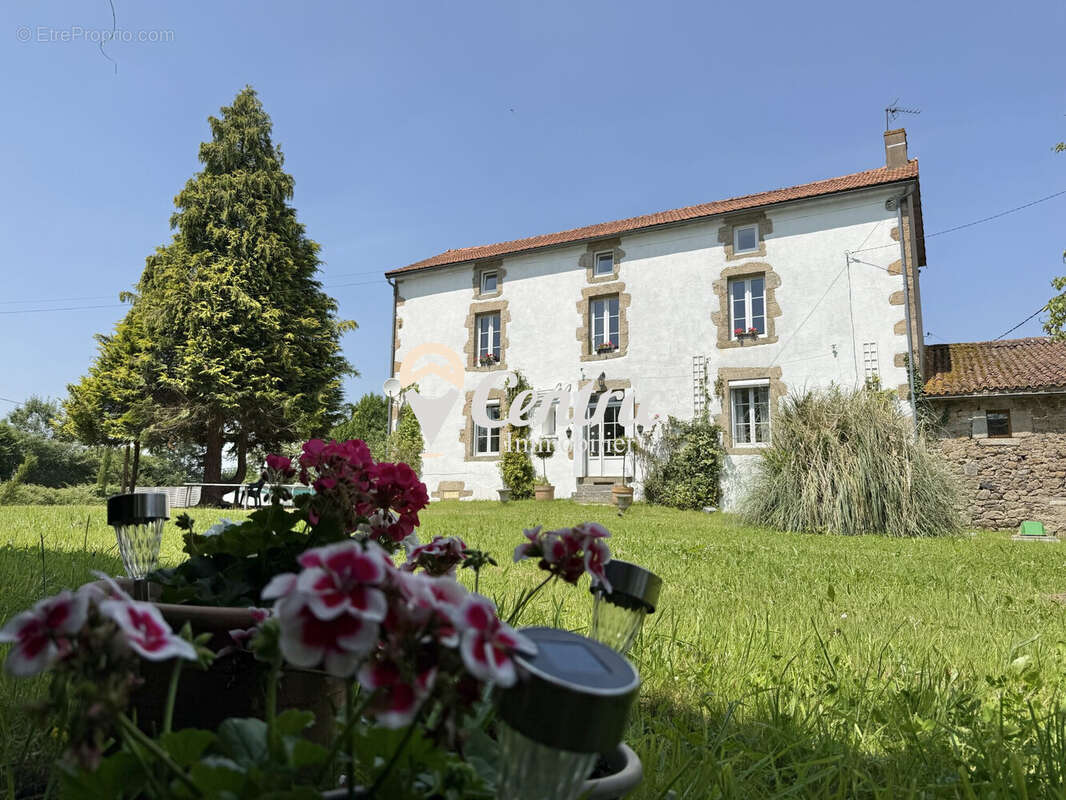 Maison à VERNOUX-EN-GATINE