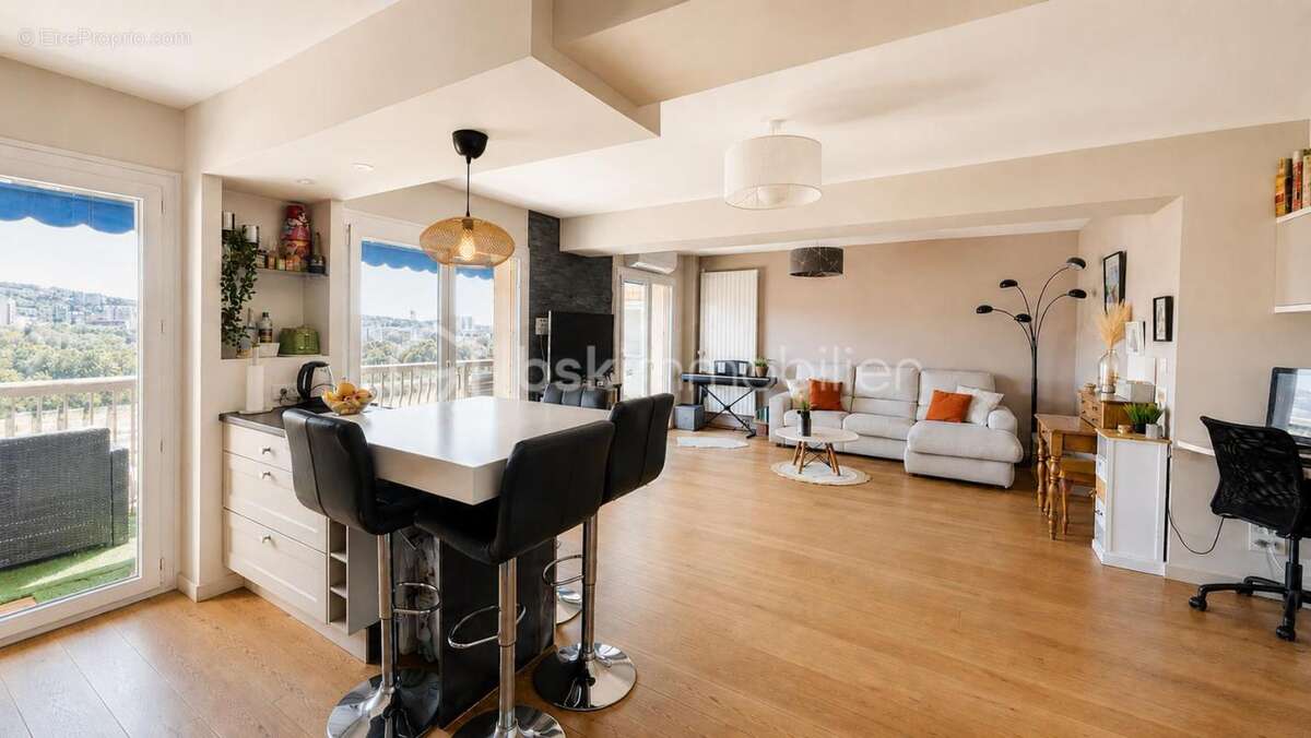 Appartement à SAINT-LAURENT-DU-VAR
