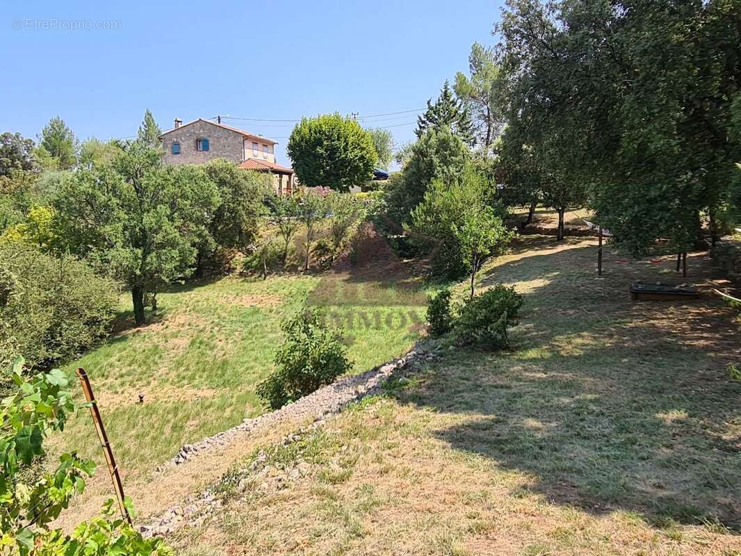 Coup de coeur pour cette propriété avec + d'un hectare de terrain - photo 3