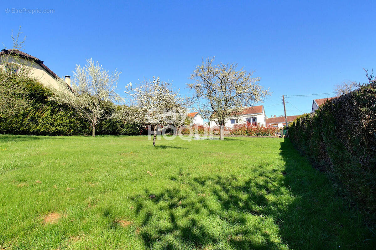 Terrain à LAY-SAINT-CHRISTOPHE